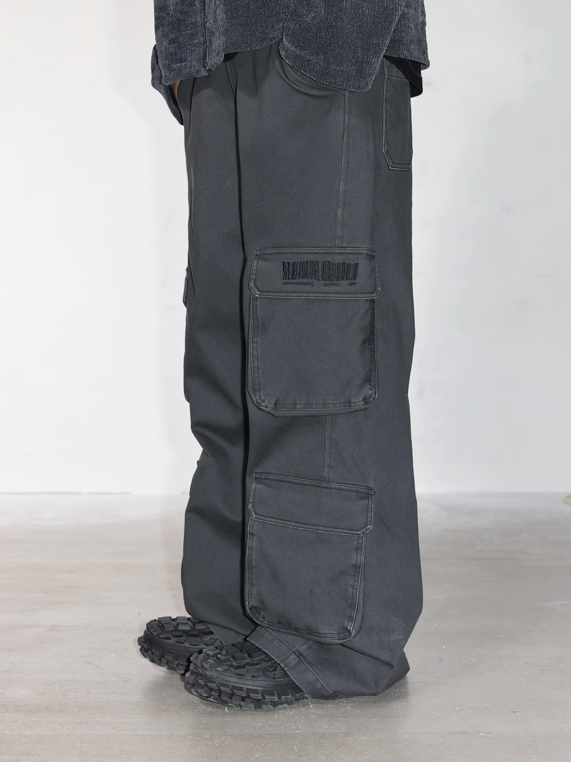 Multi-pocket loose straight pants